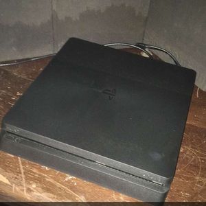 PS4 slim